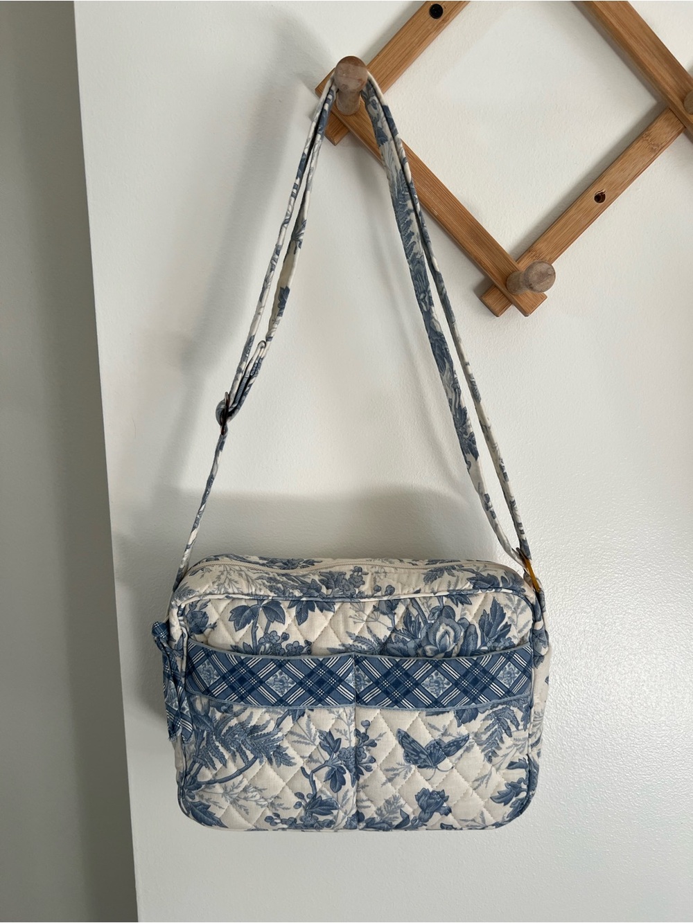 Vera Bradley Vintage Blue Toile Buckle Bag